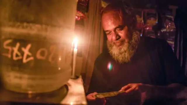 গ্রামাঞ্চলের মানুষ লোডেশেডিং-এর ভোগান্তি বেশি পোহাচ্ছেন।