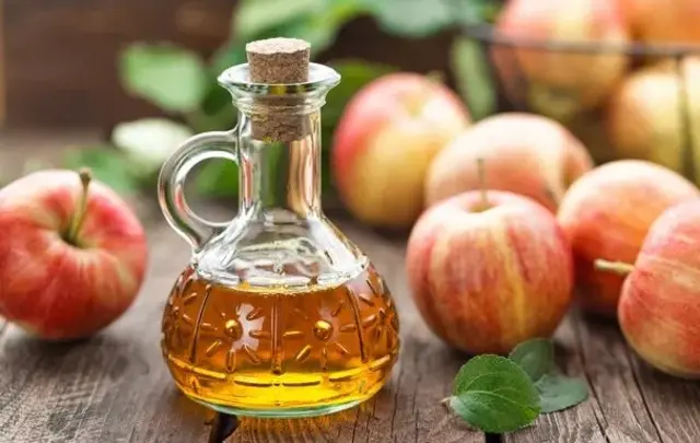 Le vinaigre de cidre est fait à partir de pommes broyées. 
