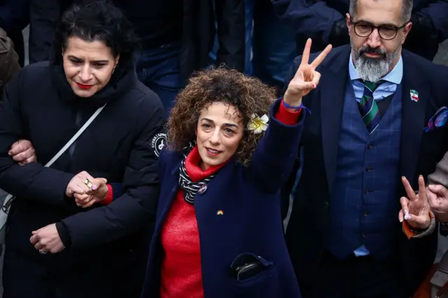 علیرضا آخوندی،‌ نماینده ایرانی تبار پارلمان سوئد و مسیح علی‌نژاد 