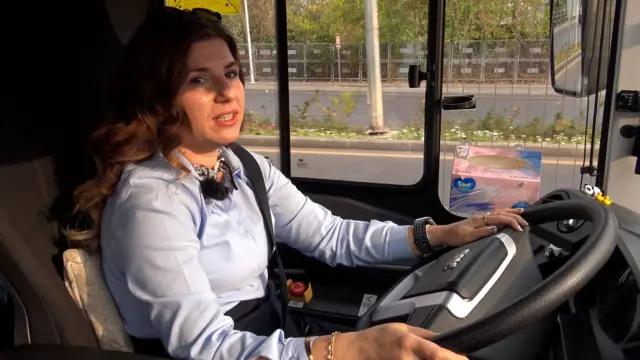 Direksiyon başındaki Şenay