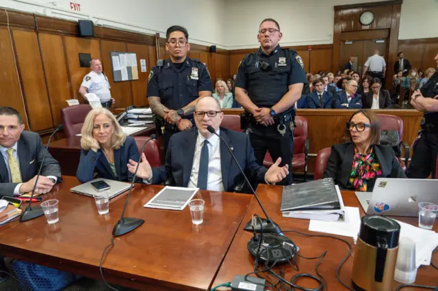 Harvi Vajnstin na ponovljenom suđenju u Njujorku sa advokatskim timom