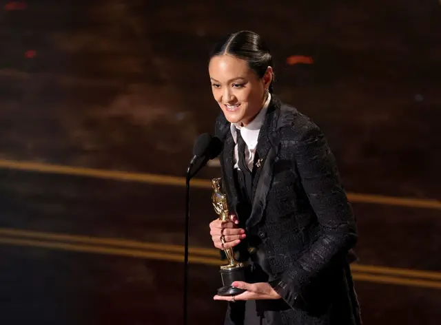 Autumn Durald Arkapaw recibe el premio a la Cinematografía por "Sinners" en el escenario durante la 98ª entrega de los Premios Oscar en el Dolby Theatre el 15 de marzo de 2026 en Hollywood, California. (Foto de Kevin Winter/Getty Images)