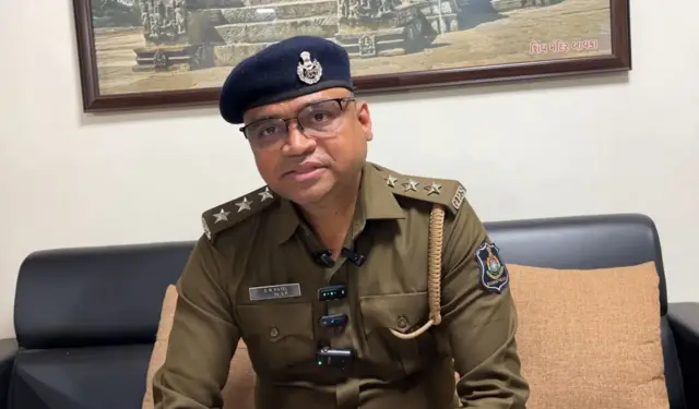 દાહોદ નકલી ઇન્કમટૅક્સ અધિકારી, બીબીસી ગુજરાતી