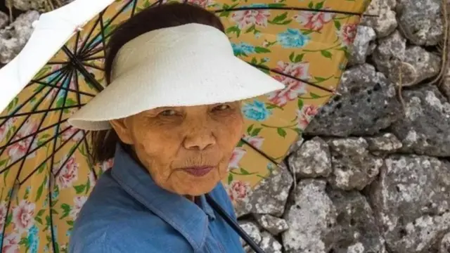 દક્ષિણ જાપાનના ઓકિનાવામાં, લોકો 90 વર્ષની ઉંમર સુધી સક્રિય રહે છે.