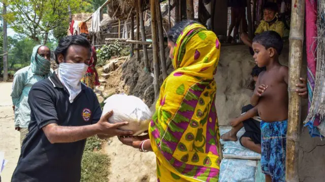 या योजनांबद्दलच्या चर्चेनं गहन आर्थिक प्रश्न चव्हाट्यावर आणला आहे.