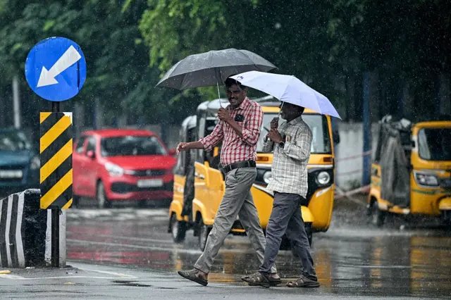 साइक्लोन मोंथा से पहले चेन्नई में बारिश हुई 
