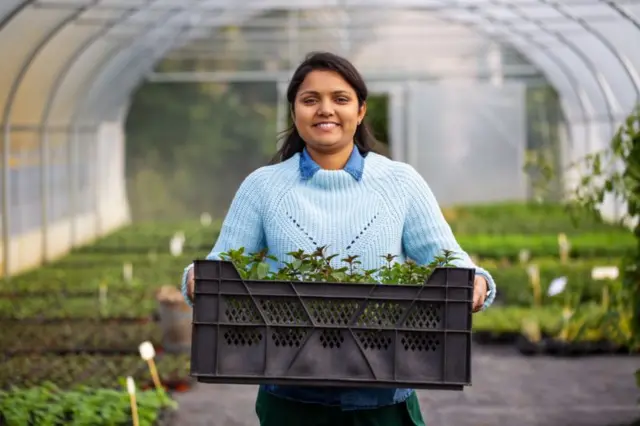 લાભાર્થીએ એકમ શરૂ કરવા માટે જરૂરી મૂડીના દસ-15 ટકાનું રોકાણ કરવાનું હોય છે