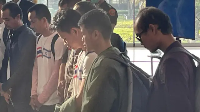 နိုဝင်ဘာ ၃၀ ရက်မှာ ထိုင်းနိုင်ငံကိုပြန်လည်ရောက်ရှိလာတဲ့ ဟားမတ်စ်လွှတ်ပေးလိုက်တဲ့ ထိုင်းနိုင်ငံသားတွေ