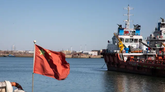 चीनको तियान्जिन बन्दरगाहमा चिनियाँ पानीजहाज