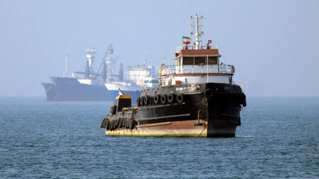 تردد از طریق تنگه هرمز، مسیر حیاتی نفت و گاز، تا حد زیادی متوقف شده است