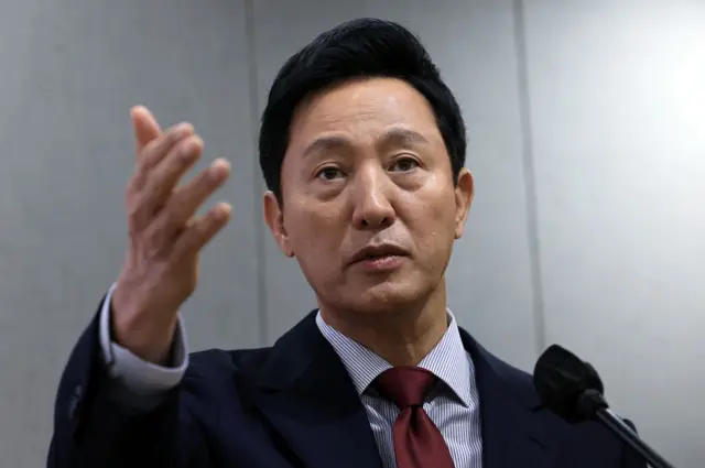 오세훈 서울시장이 지난해 11월 26일 오전 서울 중구 서울시청에서 명태균, 강혜경 씨 관련 질문을 받고 있다