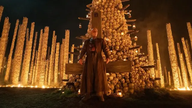 Una escena de la película "Exterminio: El templo de huesos"