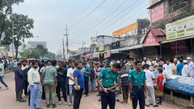 ছাত্রদল ও শিবির – দুই সংগঠনের নেতারাই একে অন্যের বিরুদ্ধে নির্বাচনকে প্রভাবিত করার অভিযোগ তুলেছেন। 