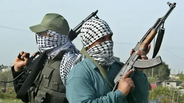 Awọn agbebọn to fi aṣọ boju wọn