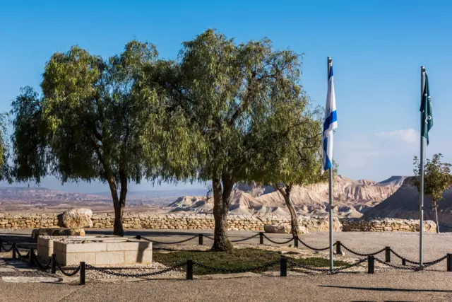 डेव्हिड बेन गुरियान यांचं स्मारक