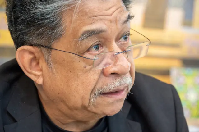 "รูปสมมติเทพ เราต้องเคารพบุคคลคนนี้ เราถึงปั้นเขาออกมา” อ.ปรีชา