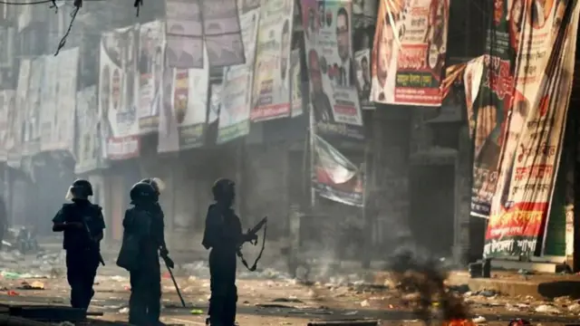 ২৮শে অক্টোবর বিএনপির কর্মসূচিকে ঘিরে সৃষ্ট সংঘাত-সহিংসতার পর নয়াপল্টনের চিত্র