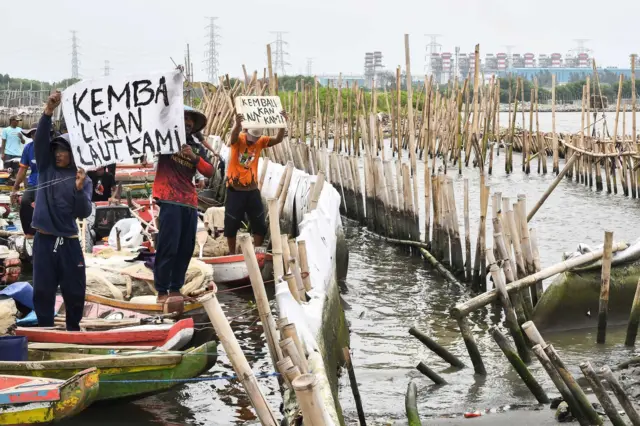 pagar laut, peringatan darurat, garuda hitam