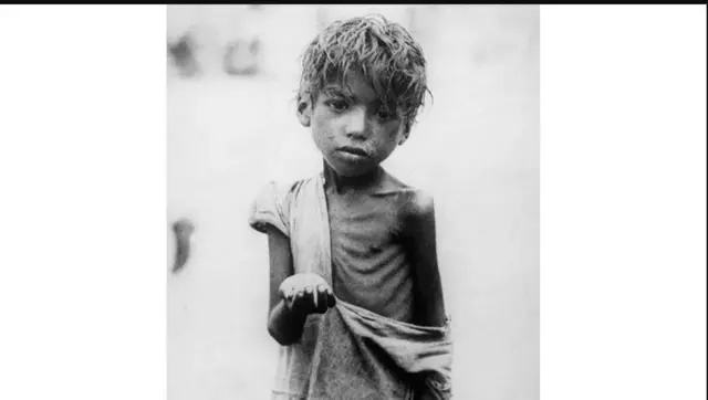 1943 च्या बंगालच्या दुष्काळात लाखो लोक मरण पावले.