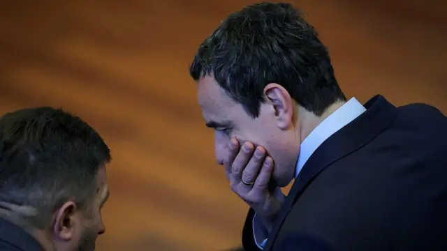 Samoopredeljenje Aljbina Kurtija ima 48 poslanika i podršku manjinskih predstavnika, ali nema potrebnu većinu u parlamentu