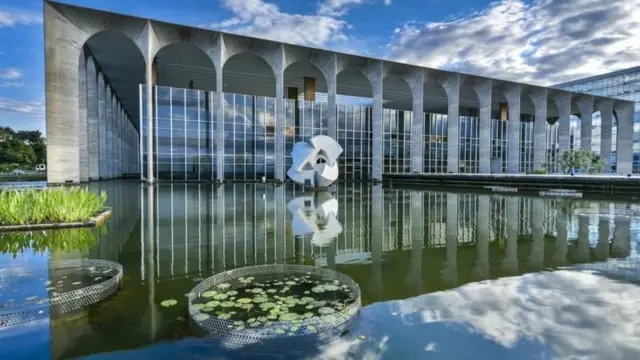 Área externa do Itamaraty durante o dia