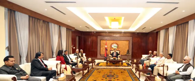 सत्तारूढ दलका नेताहरूको बैठक 