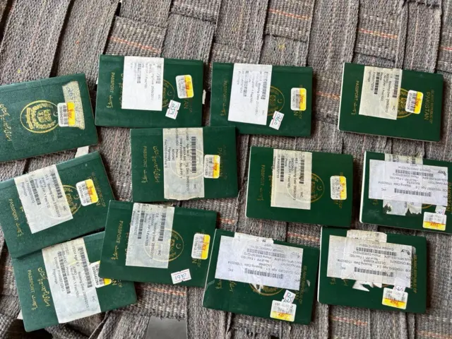 विस्थापितों के पाकिस्तानी पासपोर्ट