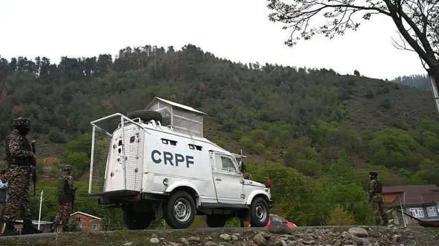 حضور نیروهای امنیتی هند در منطقه پهلگام پس از حمله مرگبار به گردشگران
