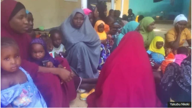 Awọn akẹ́kọ̀ọ́ Chibok àtàwọn ọmọ wọn ninu ile ti ijọba kọ fun wọn