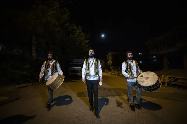 তুরস্কে ‘দাভুল’ বাজিয়ে সেহরিতে জাগিয়ে তোলা হয়