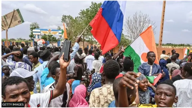 Ndị Nijie na-eme ngaghariiwe megide Fransi Ecowas