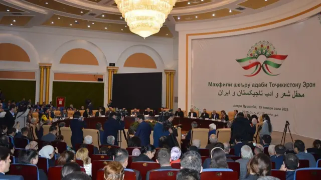 یک روز پیش از ورود مسعود پزشکیان به دوشنبه، محفل شعر با حضور شاعران و ادیبان دو کشور در کتابخانه ملی تاجیکستان برگزار شد