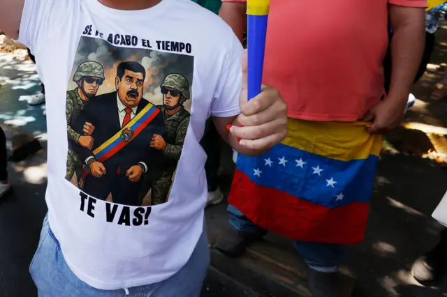 Venezuelanos residentes no Chile comemoram a captura do presidente Maduro, Santiago do Chile - 03 de janeiro de 2026