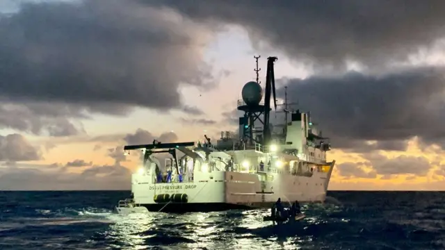 เรือสำรวจ DSSV Pressure Drop 