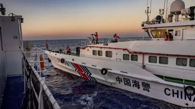 सबीना शोल में चीन और फ़िलीपीन्स के जहाजों के टकराव से तनाव बढ़ा