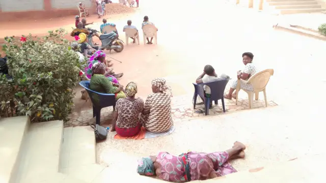 Ndị mmadụ kwụ na-eche Inec n'Isuofia dị n'Anambra steeti