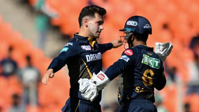 சன்ரைசர்ஸை எளிதாக வீழ்த்தியது குஜராத் டைட்டன்ஸ்