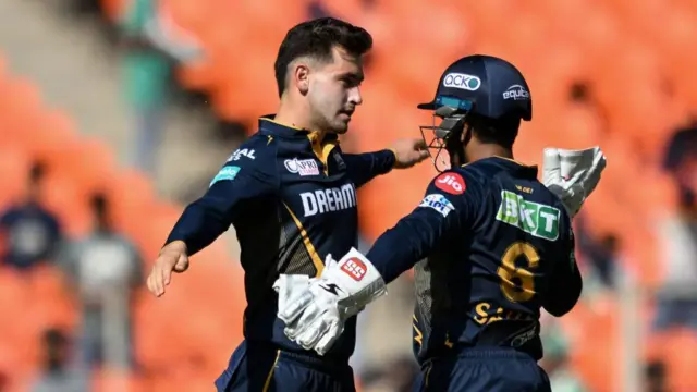 சன்ரைசர்ஸை எளிதாக வீழ்த்தியது குஜராத் டைட்டன்ஸ்