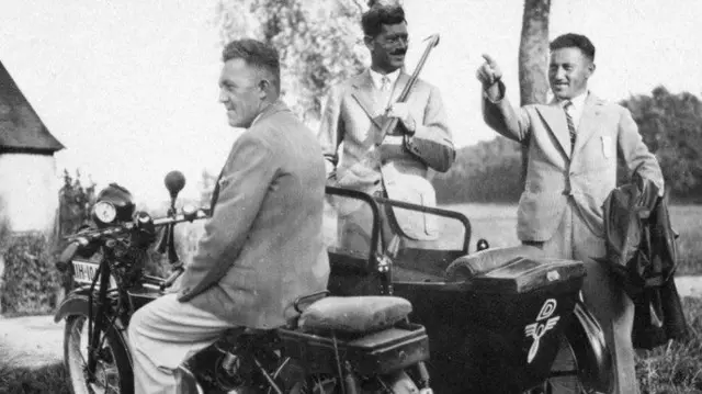 30 سال تک ساتھ کام کرنے کے بعد دونوں بھائی الگ ہو گئے