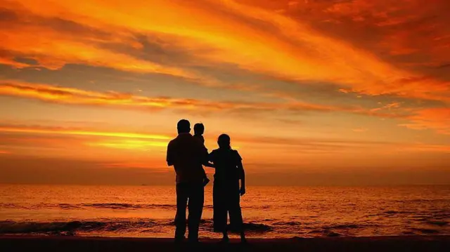 කොළඹ විශ්වවිද්යාලයේ සමාජ විද්යා අධ්යයනාංශය විසින් ගැහැනු ළමුන් තමන්ගේ අනාගත අපේක්ෂාවන් මාතෘත්වය සමග සමපාත කරන්නේ කෙසේ ද යන්න පිළිබඳව සමීක්ෂණයක් සිදුකර තිබේ.