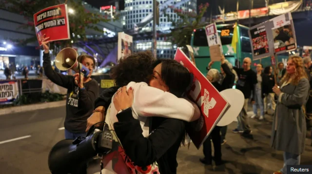 Dhanka Israel, qoyayskii dadka laga hayey oo iyana u dabbaal degay