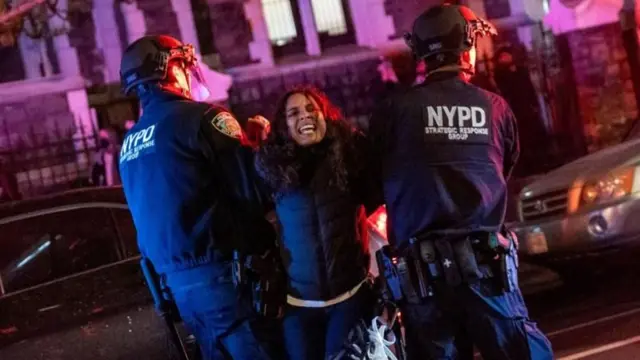 અમેરિકાની કોલંબિયા યુનિવર્સિટી કૅમ્પસમાં ન્યૂયૉર્ક પોલીસ