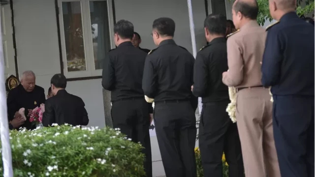 บ้านสี่เสา