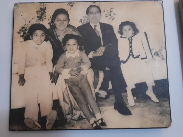 1972 में मेरे मां-बाप और उनके तीन बच्चे