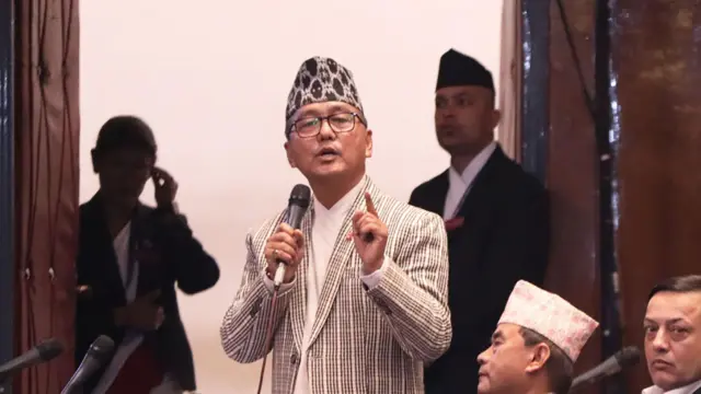 संसद् बैठमा बोल्दै राप्रपाका राजेन्द्र लिङ्देन