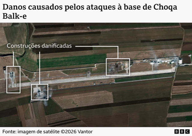 Imagem de satélite mostra três construções danificadas na base de drones de Choqa Balk-e, no Irã