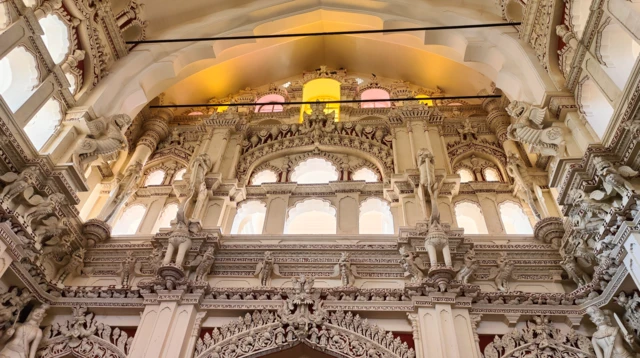 மதுரை, திருமலை நாயக்கர் அரண்மனை, நாயக்க மன்னர், வரலாறு, திருச்சி