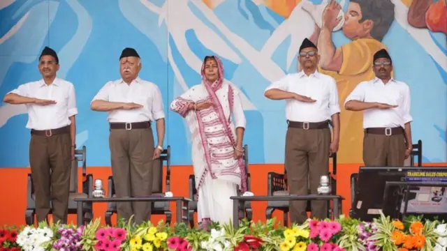 नागपुर में आरएसएस के कार्यक्रम में नेता.