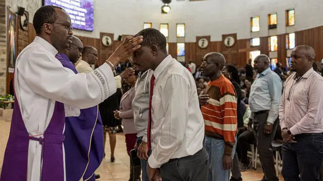 Awọn niawju alufaa ninu ṣọọṣi