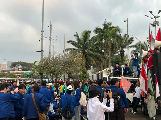 Demo di depan Gedung DPR